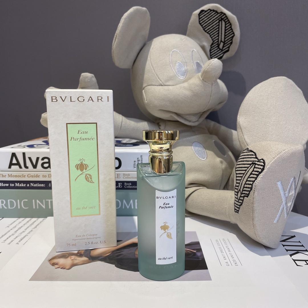 NO:809043,Bvlgari Green Tea (Green Classic) 75ml Fragrance: Cypress Orange Fragrance Attributes: Neutral fragrance Top notes: coriander, orange blossom, orange, bergamot, cardamom, lemon, middle notes: jasmine, lily of the valley, rose, base notes: sandalwood, amber, fragrant tea, woody cedar, perfume, bottega veneta, bvlgari, bvlgari19860909Bvlgari 宝格丽 绿茶(绿色经典) 75ml 香调:柏橘馥奇香调 属性:中性香 前调芫荽 橙花 橘子 香柠檬 小豆蔻 柠檬 中调茉莉 铃兰 玫瑰 后调檀香木 琥珀 香茶叶 木质香雪松,香水,bottega veneta,bvlgari,bvlgari,accessory