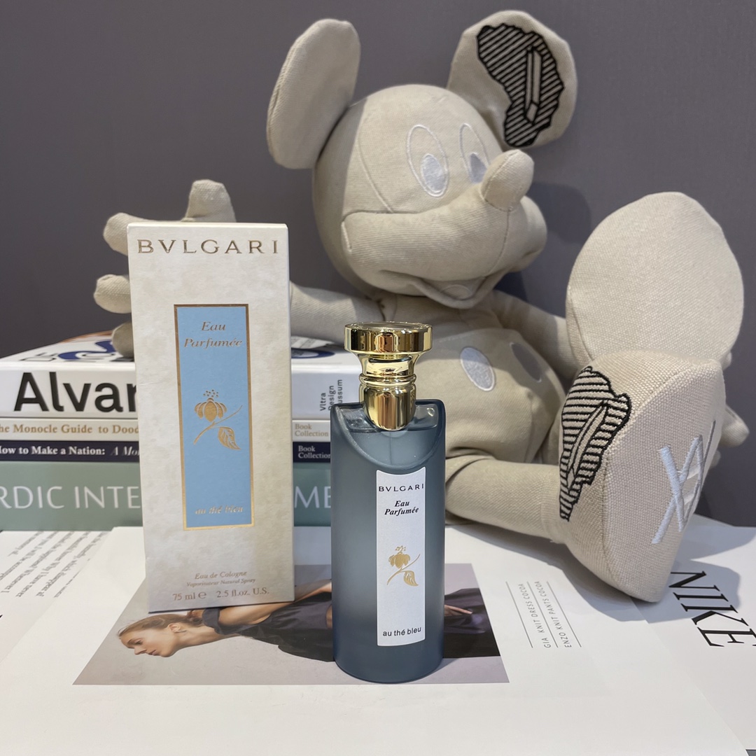 NO:809041,Bvlgari Blue Tea Cologne (Minglan) 75ml Attributes: Neutral fragrance Fragrance notes: Fragrance notes Top notes: lavender, perilla, middle notes: violet, tea, base notes: iris, musk, perfume, bottega veneta, bvlgari, bvlgari19860909Bvlgari 宝格丽 蓝茶古龙(茗蓝) 75ml 属性:中性香 香调:馥奇香调 前调薰衣草 紫苏 中调紫罗兰 茶叶 后调鸢尾花 麝香,香水,bottega veneta,bvlgari,bvlgari,accessory