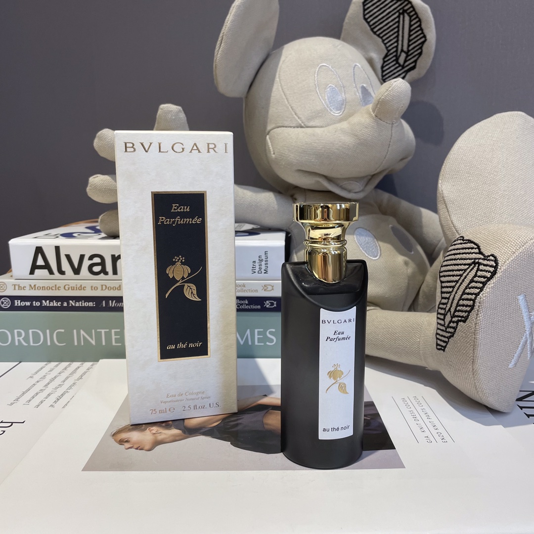 NO:809045,Bvlgari Black Tea Cologne 75ml Properties: Neutral Fragrance Fragrance: Woody Oriental Fragrance Ingredients: Tea, Tobacco, Rose, Agarwood (Oud), Patchouli, Woody Fragrance, Leather, Perfume, Bottega Veneta, Bvlgari, Bvlgari19860909Bvlgari 宝格丽 黑茶古龙 75ml 属性:中性香 香调:木质东方调 气味成分茶叶 烟草 玫瑰 沉香(乌木) 广藿香 木质香 皮革,香水,bottega veneta,bvlgari,bvlgari,accessory