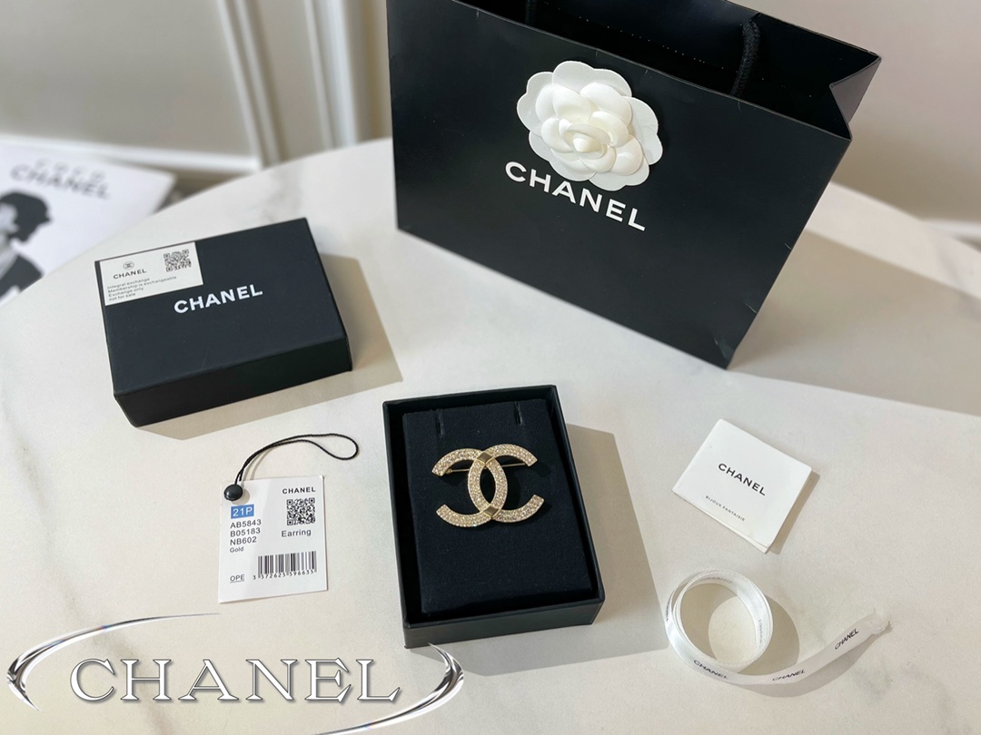 新款☑️CHANEL香奈儿双c满钻胸针