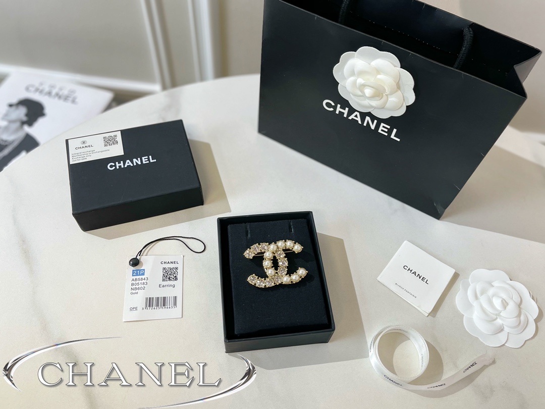 新款☑️CHANEL香奈儿双c珍珠胸针