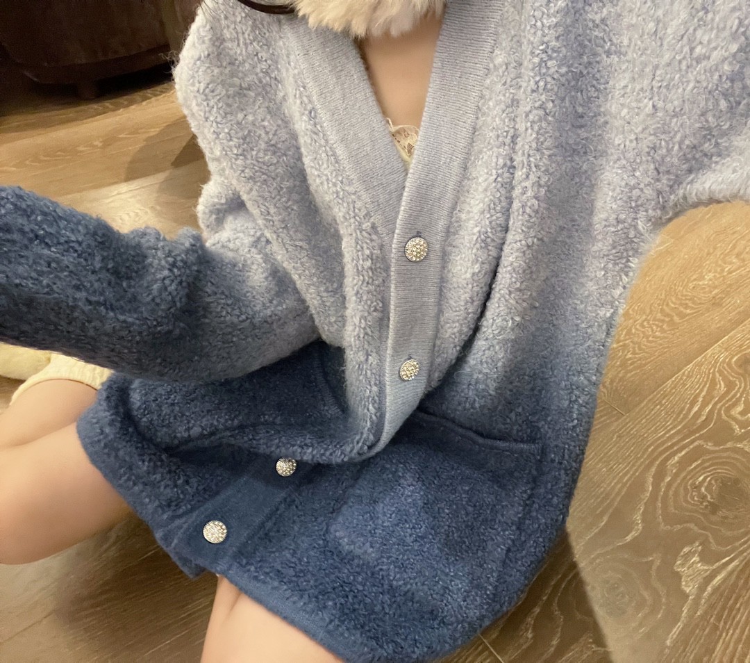 celine渐染圈圈毛宝石扣开衫粉色
