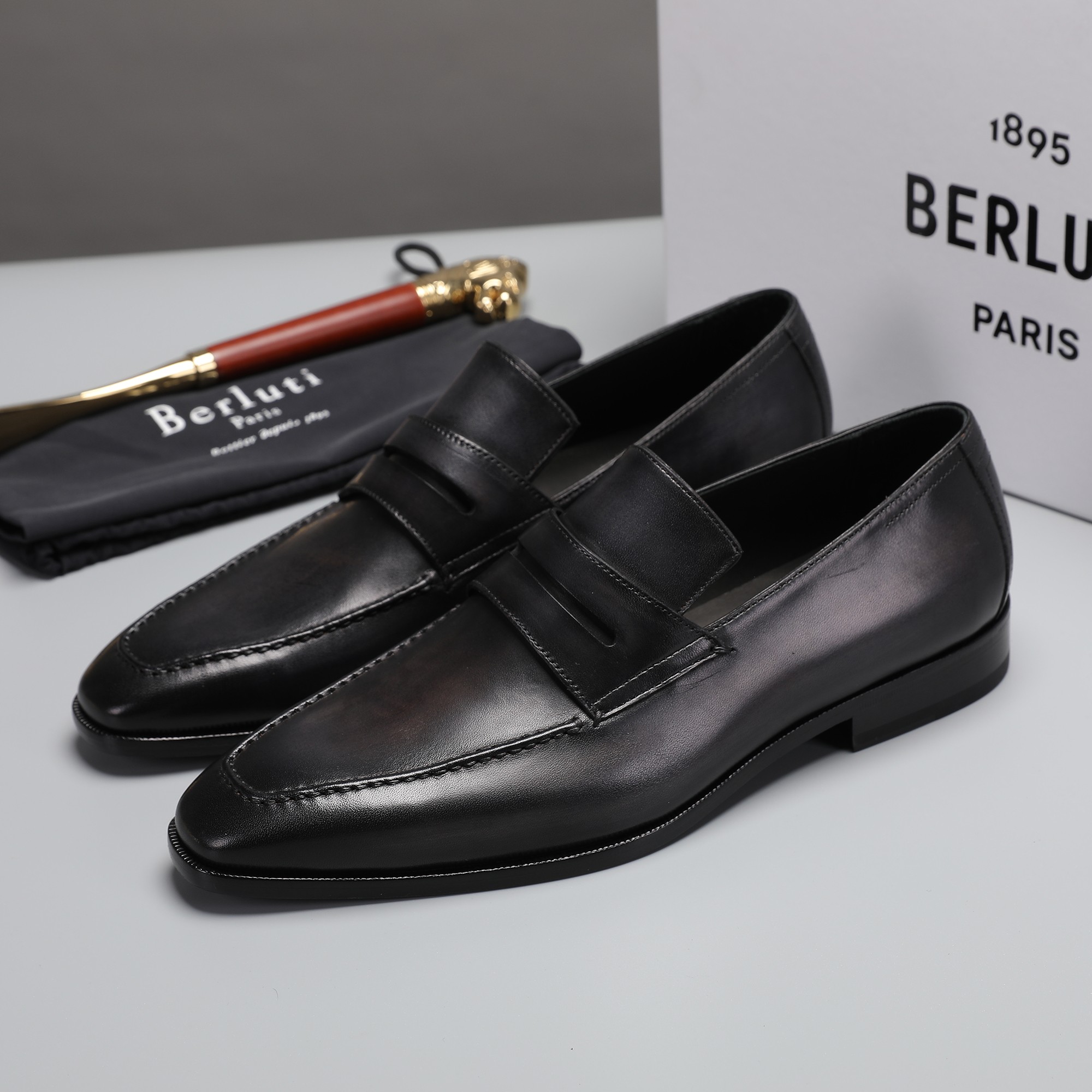 Berluti/Berluti Nuevo modelo está llegando Material de cuero de vaca importado hecho a mano por el r
