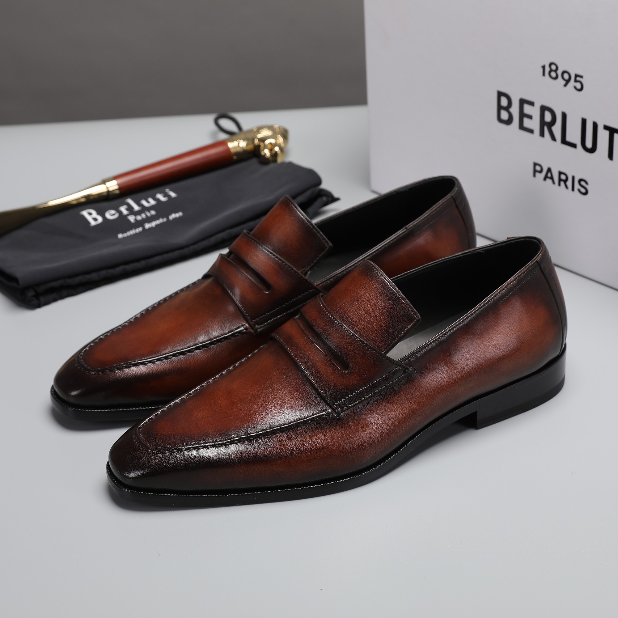 Berluti/Berluti Nuevo modelo está llegando Material de cuero de vaca importado hecho a mano por el r
