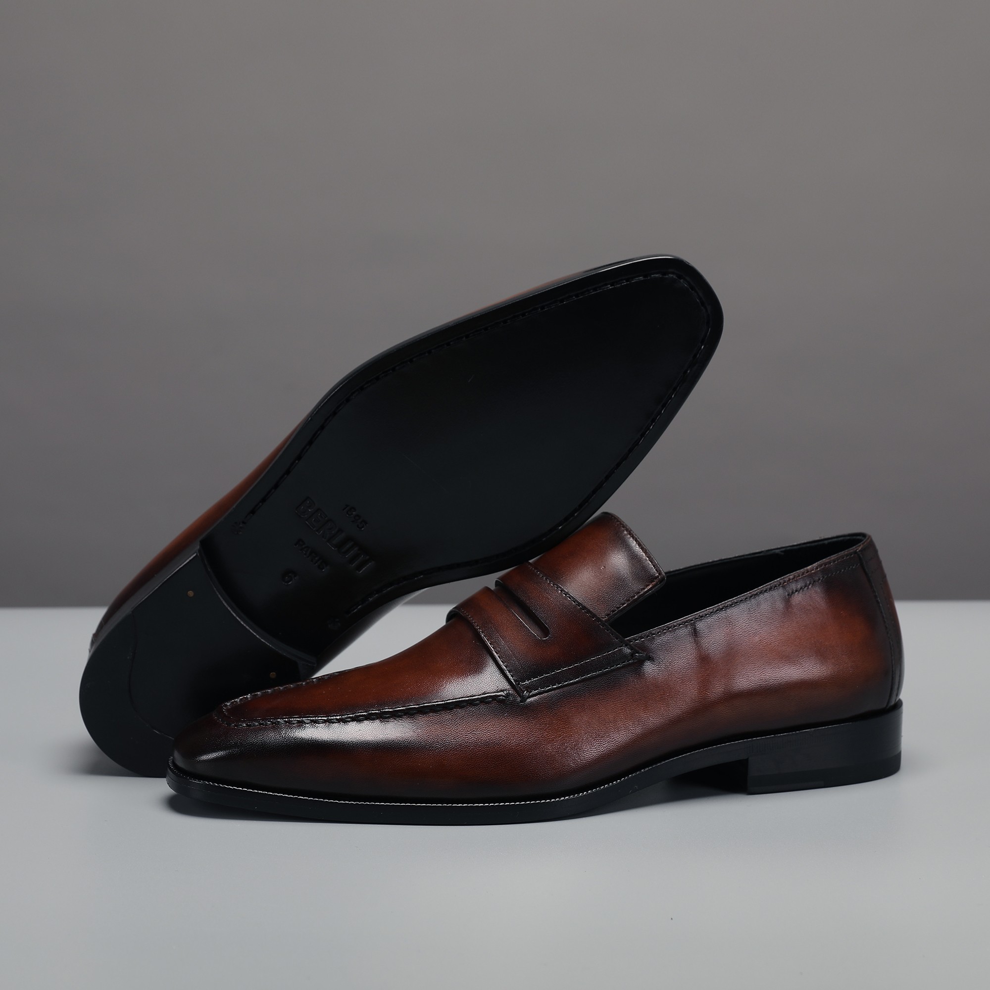 Berluti/Berluti Nuevo modelo está llegando Material de cuero de vaca importado hecho a mano por el r