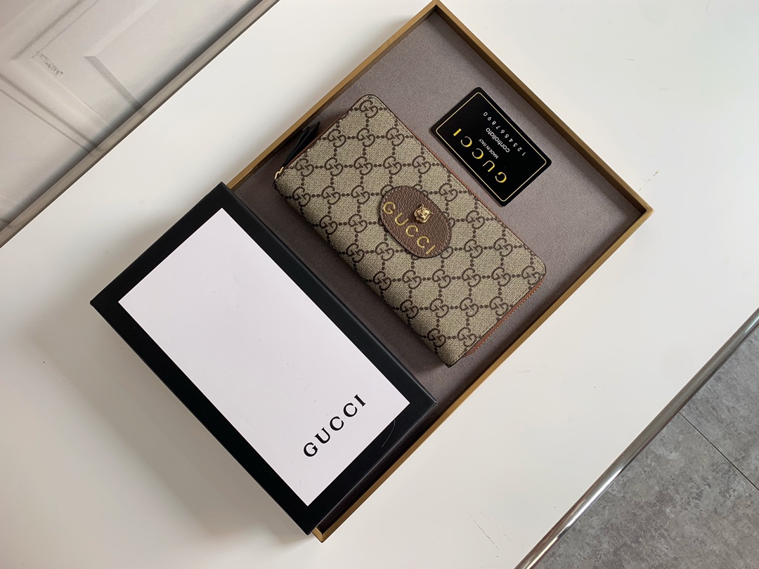 Gucci ヴィンテージ風トラベルラベル付きシングルファスナー財布