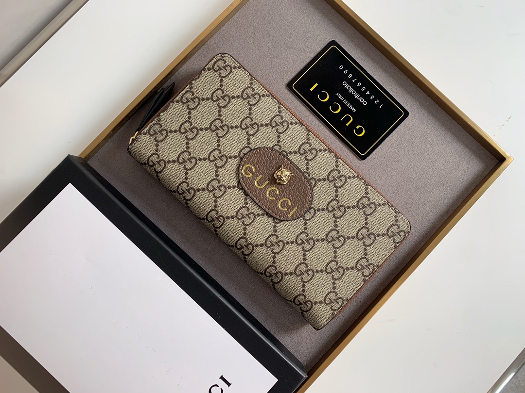 Gucci ヴィンテージ風トラベルラベル付きシングルファスナー財布