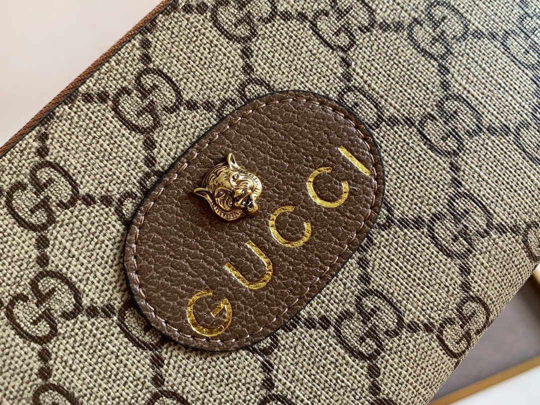 Gucci ヴィンテージ風トラベルラベル付きシングルファスナー財布