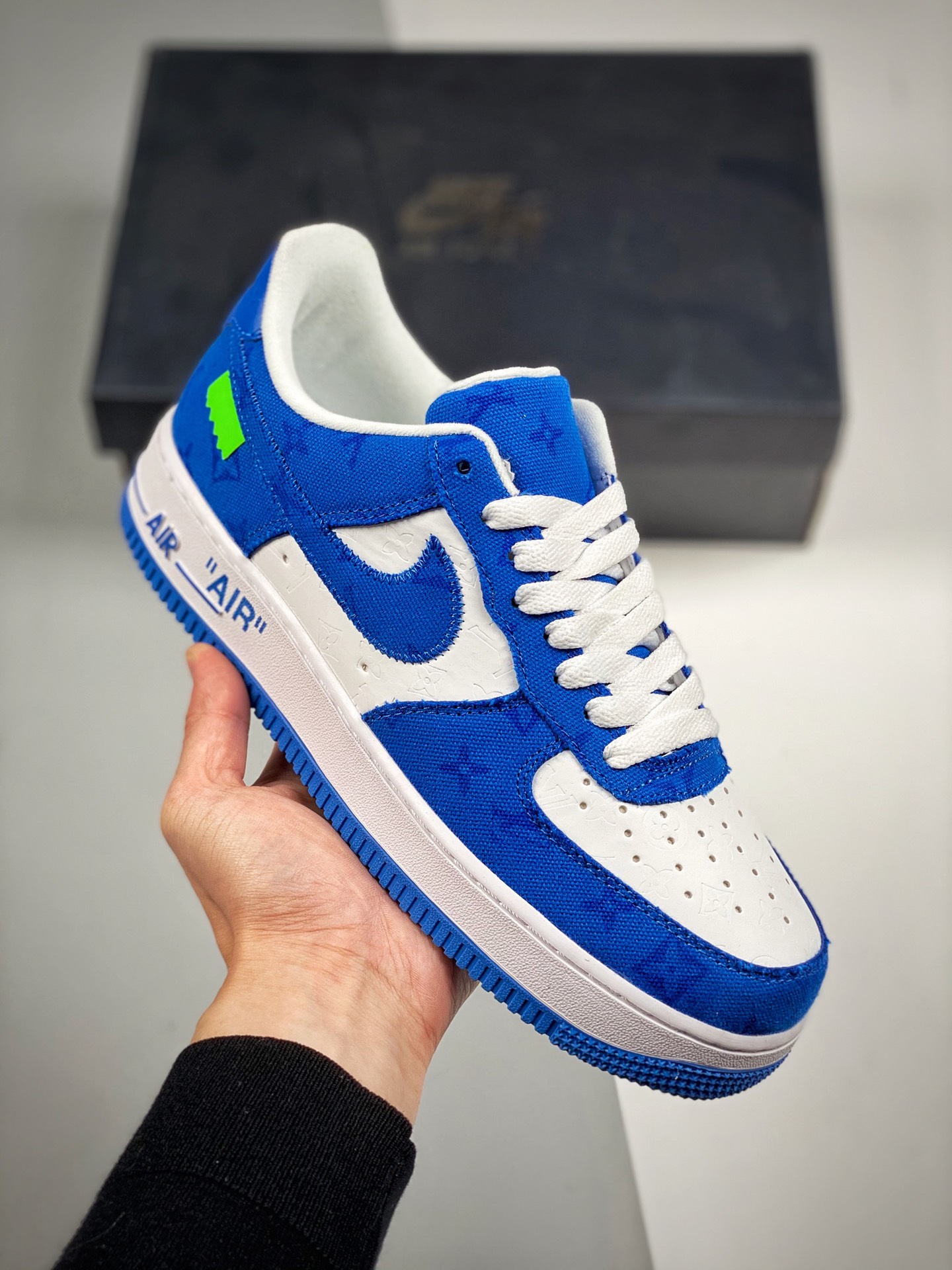 Nike Air Force 1 Low LV blanco y azul gamuza, horma y plantilla originales, crea el estilo auténtico de Air Force, enfo…