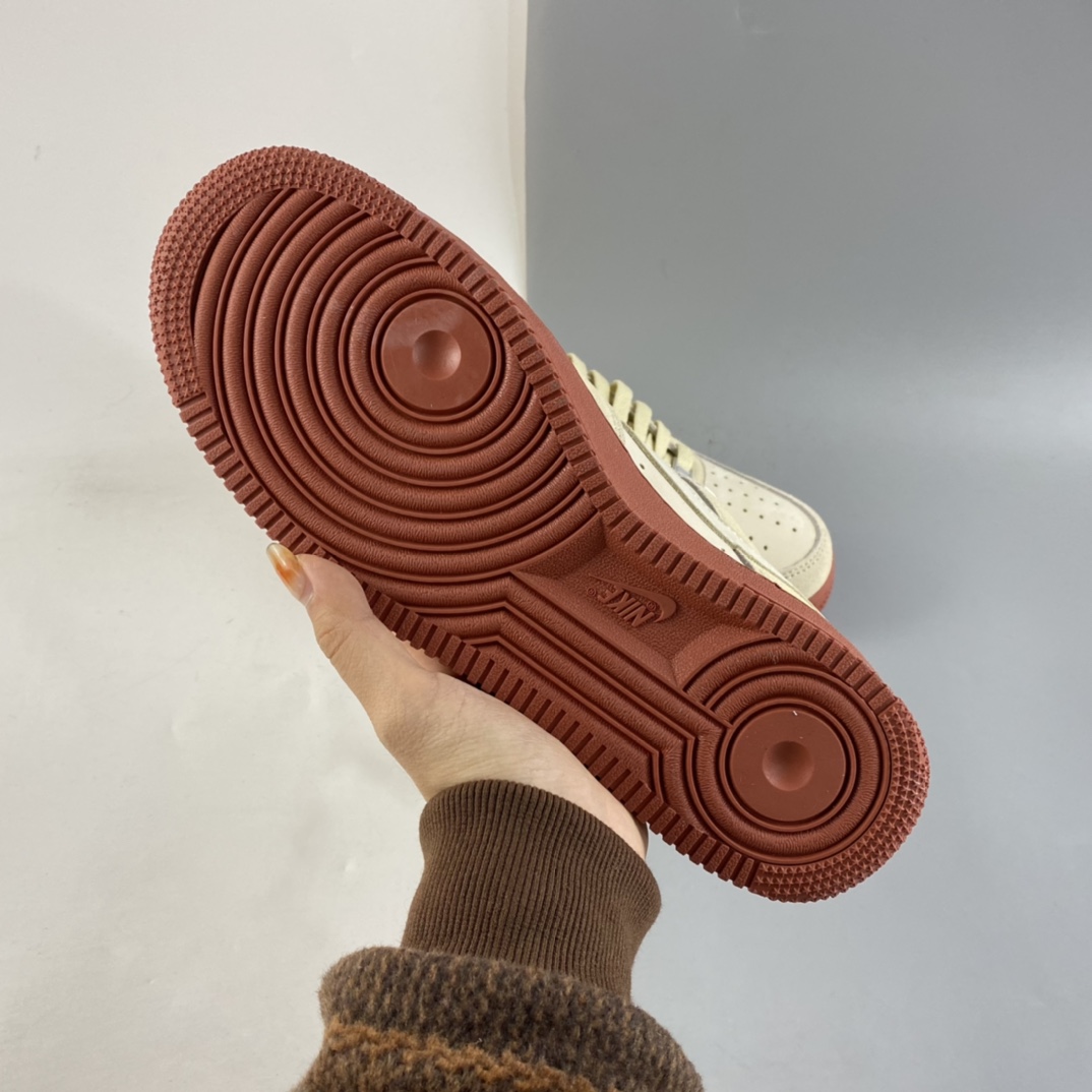 P240  NIKE Air Force 1’07 SE 空军一号AA1391-111