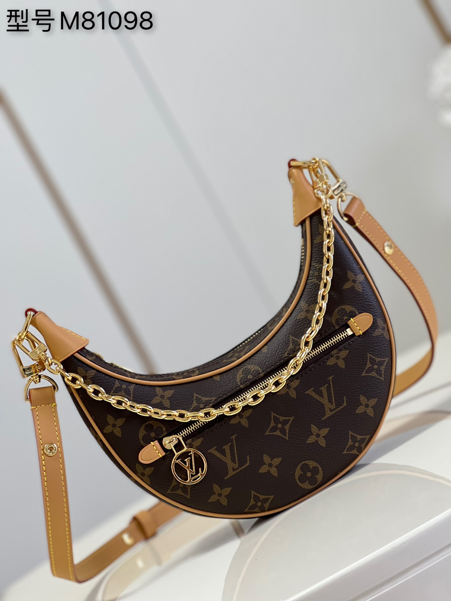 NO:398021,【Exclusive real shot M81098】 M44036 latest product Moon bag, a very special one, the appearance is no less than the medieval pea bag, size 24* wide 6* high 22cm F., LV [original leather], louis vuitton19860909【独家实拍M81098】 M44036 最新单品 月亮包 很特别的一款,颜值不低于中古款豌豆包哟 尺寸长24*宽6*高22cm F.,LV【原厂皮】,louis vuitton,Bag