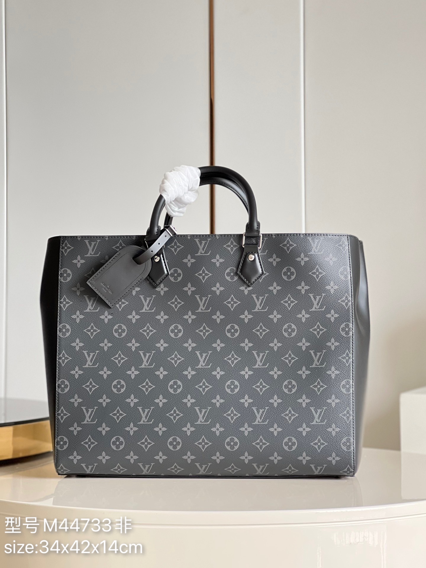 NO:398035,Warm reminder that this model is too big to match the packaging [Exclusive real photo M44733] The GRAND SAC handbag produced by FL factory is inspired by the classic Sac Plat handbag from the 1960s, giving the Grand Sac handbag new with Monogram Eclipse canvas. It can store office needs or excursions, and it comes with a removable zipper inner bag. Size: 34x42x14cm y.750, LV [original leather], louis vuitton19860909温馨提示此款太大配不下包装【独家实拍M44733】FL厂出品 GRAND SAC 手袋源自 1960 年代的经典 Sac Plat 手袋激发灵感,以 Monogram Eclipse 帆布为 Grand Sac 手袋赋予新意.充裕容量可收纳办公所需或短途旅行用品,内附可拆卸拉链内袋.size:34x42x14cm y.750,LV【原厂皮】,louis vuitton,Bag