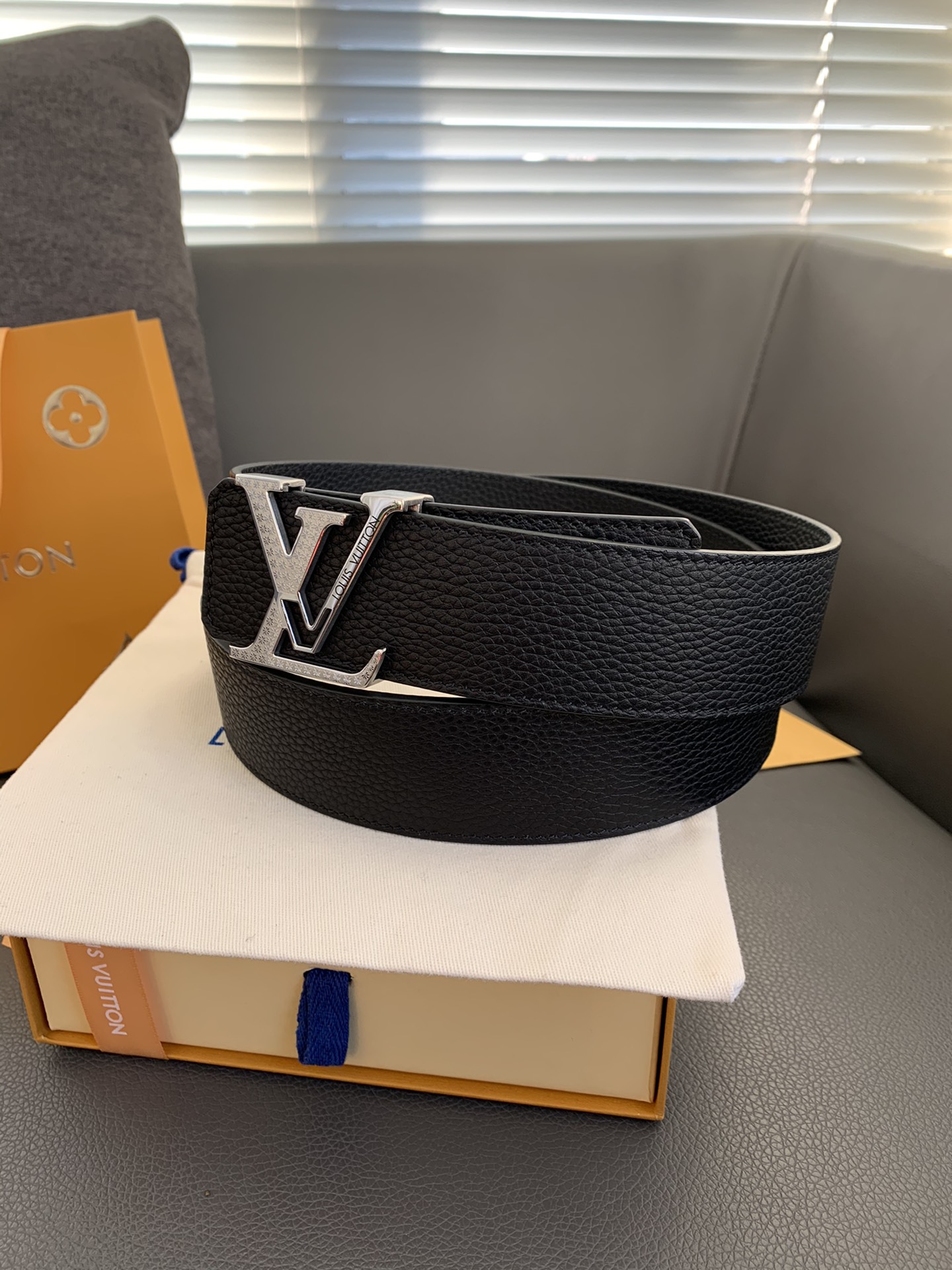 ️LOUISVUITTON[正]采用进口头层皮革精制而成40MM真空电镀马蹄五金耐用不掉色全球销量稳居榜
