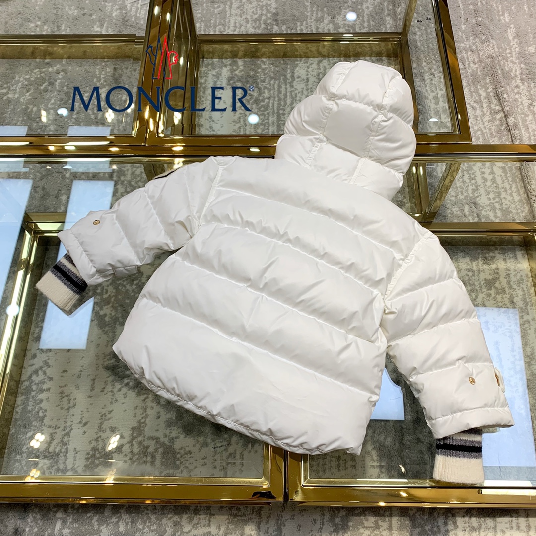 “21FW MC Fake Nylon Jackets: Cool White, Functional, and Stylish with Classic Logo” - 图片 3