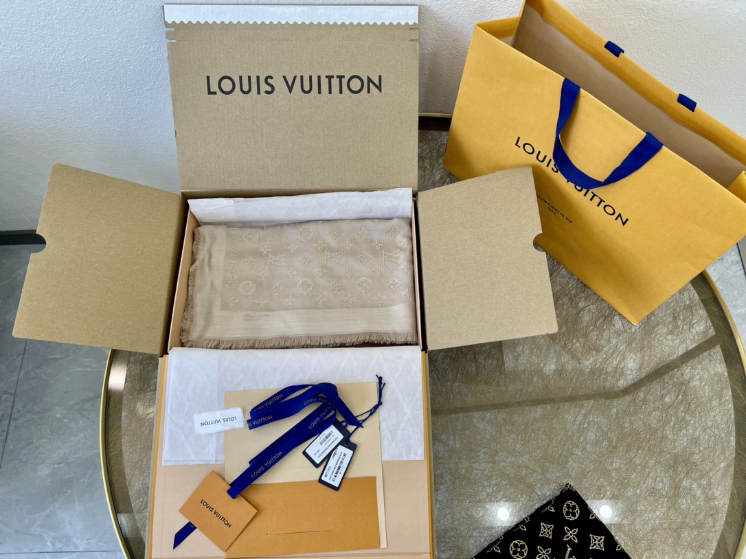 LV路易威登丝毛混纺披肩M76641 M70670