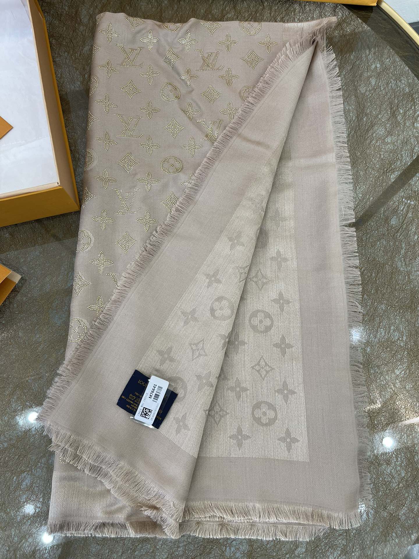 LV路易威登丝毛混纺披肩M76641 M70670