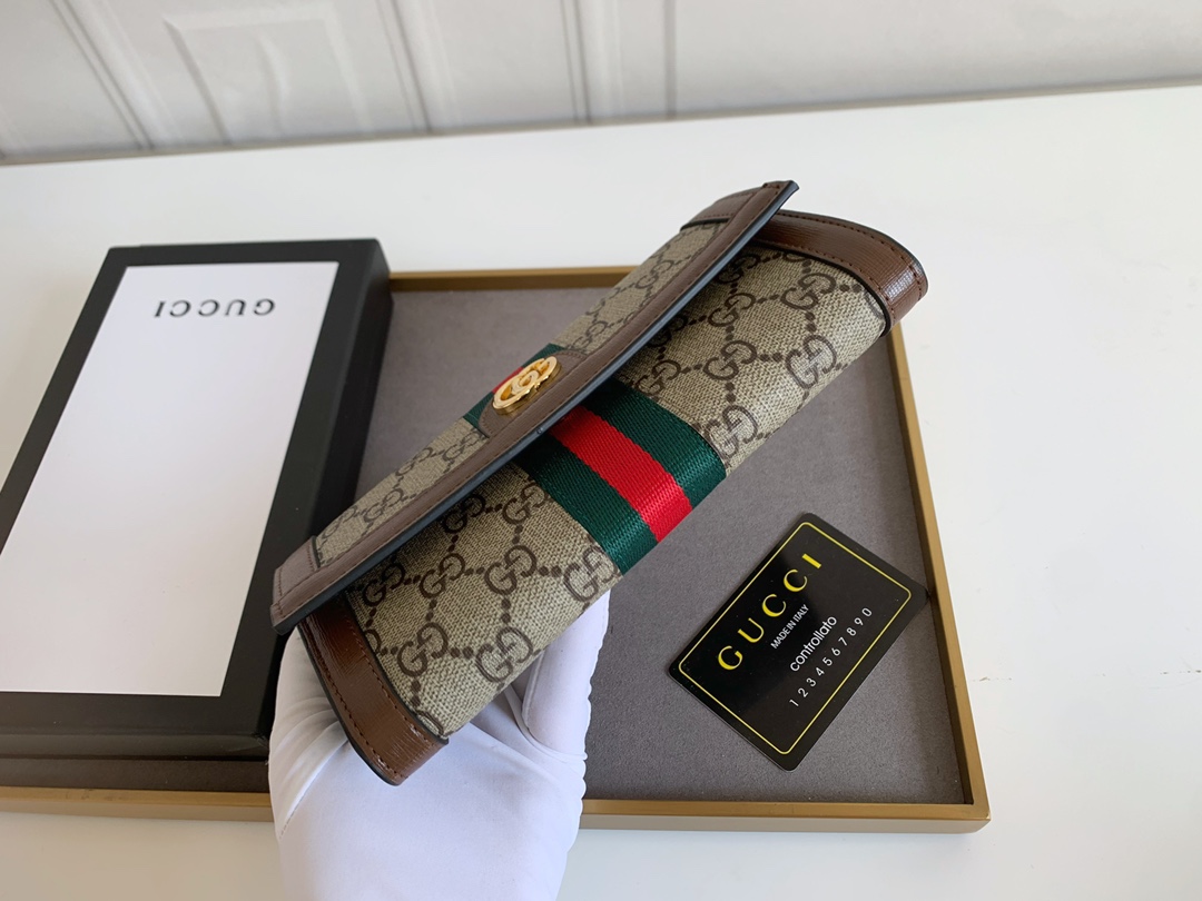 Gucci GGロゴラウンドジップポーチ - クラシックで洗練されたデザイン