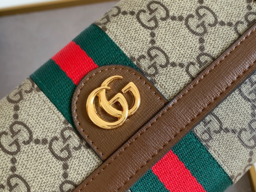 Gucci GGロゴラウンドジップポーチ - クラシックで洗練されたデザイン