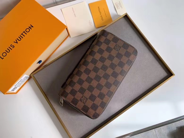 P234 手提げ可能な超機能Zippy XL手包 - スマホ、パスポートも収納可能