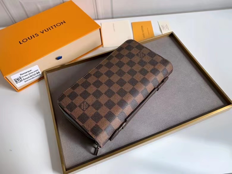 P234 手提げ可能な超機能Zippy XL手包 - スマホ、パスポートも収納可能