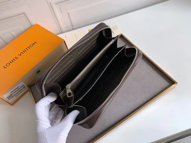 P234 手提げ可能な超機能Zippy XL手包 - スマホ、パスポートも収納可能