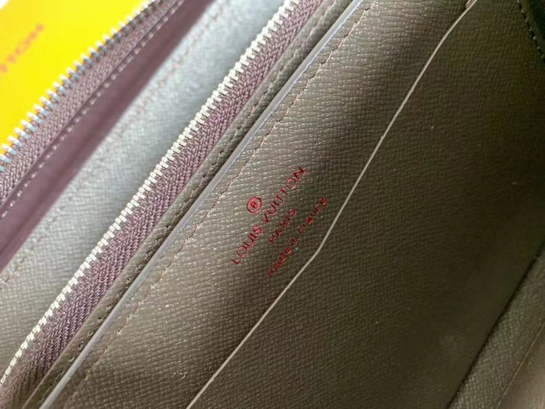 P234 手提げ可能な超機能Zippy XL手包 - スマホ、パスポートも収納可能