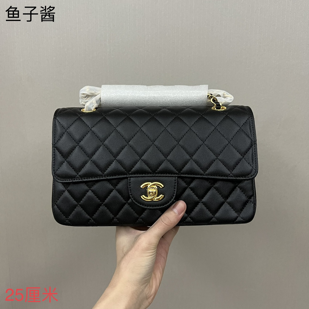 香奈儿CF菱格链条包💰300
进口鱼子酱.超赞质感.带来高贵典雅气质.
专柜经典之作.菱格美貌.百搭不挑人.
精致五金.细节分毫不差.单肩/斜挎/使用超级方便.出镜率高.无论您是逛街.还是参加各种大party.出席晚宴都必不可少.
规格:25*15cm