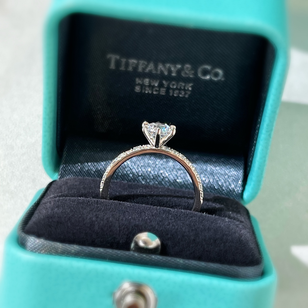 新款☑️TIFFANY& CO.蒂芙尼莫桑钻石戒