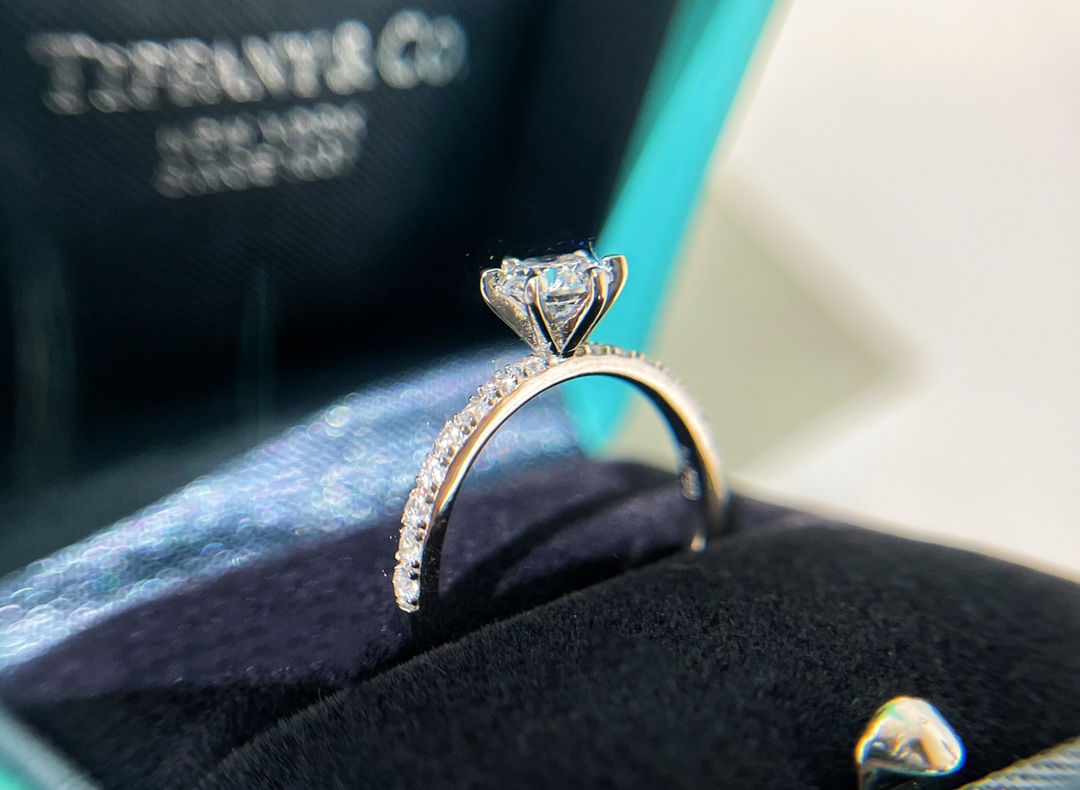 新款☑️TIFFANY& CO.蒂芙尼莫桑钻石戒