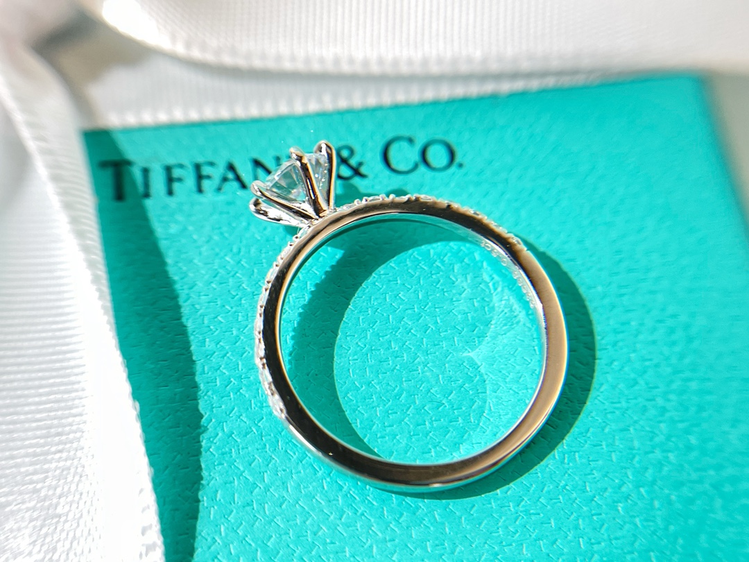 新款☑️TIFFANY& CO.蒂芙尼莫桑钻石戒