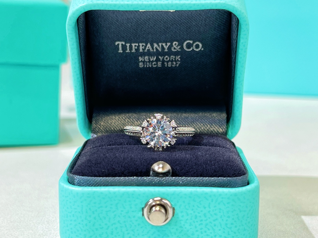 新款☑️TIFFANY& CO.蒂芙尼莫桑钻石戒