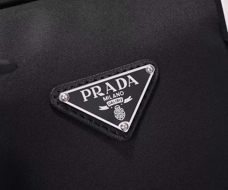 【PRADA】原单品质 原厂降落伞布 Prada 2VE872 最新款 质感柔软 暗纹logo标志性内里