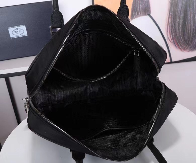 【PRADA】原单品质 原厂降落伞布 Prada 2VE872 最新款 质感柔软 暗纹logo标志性内里