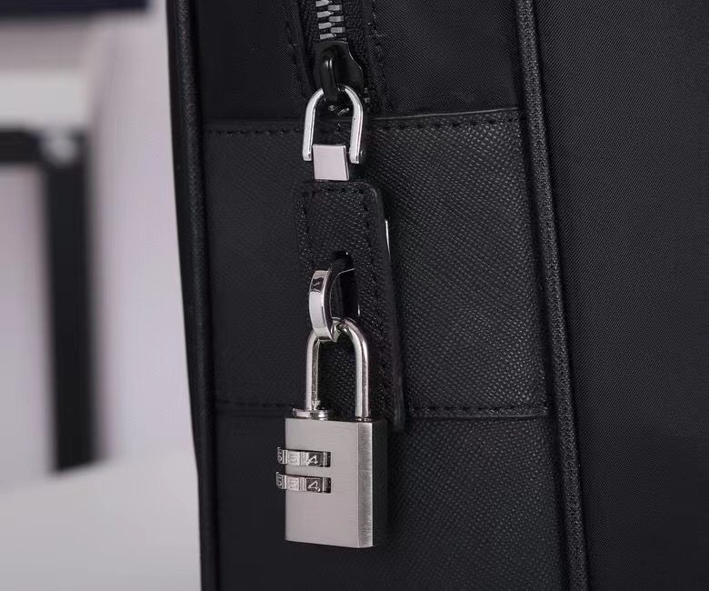 【PRADA】原单品质 原厂降落伞布 Prada 2VE872 最新款 质感柔软 暗纹logo标志性内里