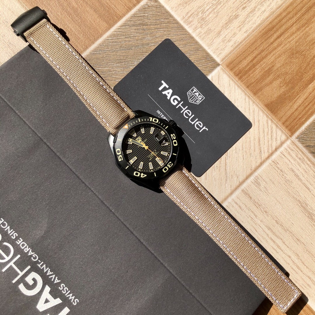 批💰1500配盒
新款高颜值有货，Original Tagheuer,泰格豪雅竞潜系列专柜16500。 ~43mm表径，蓝宝石镜面，超强夜光指针，原装瑞士机芯，支持拆机验货，超高难度精钢拉丝工艺无法仿制，一表一码配吊牌，专柜同步！全新全套出！