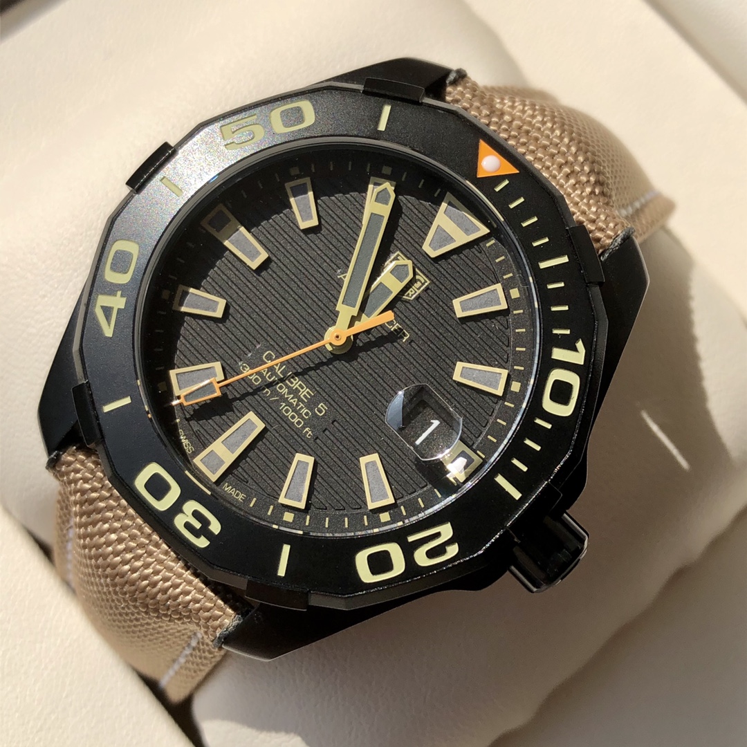 批💰1500配盒
新款高颜值有货，Original Tagheuer,泰格豪雅竞潜系列专柜16500。 ~43mm表径，蓝宝石镜面，超强夜光指针，原装瑞士机芯，支持拆机验货，超高难度精钢拉丝工艺无法仿制，一表一码配吊牌，专柜同步！全新全套出！