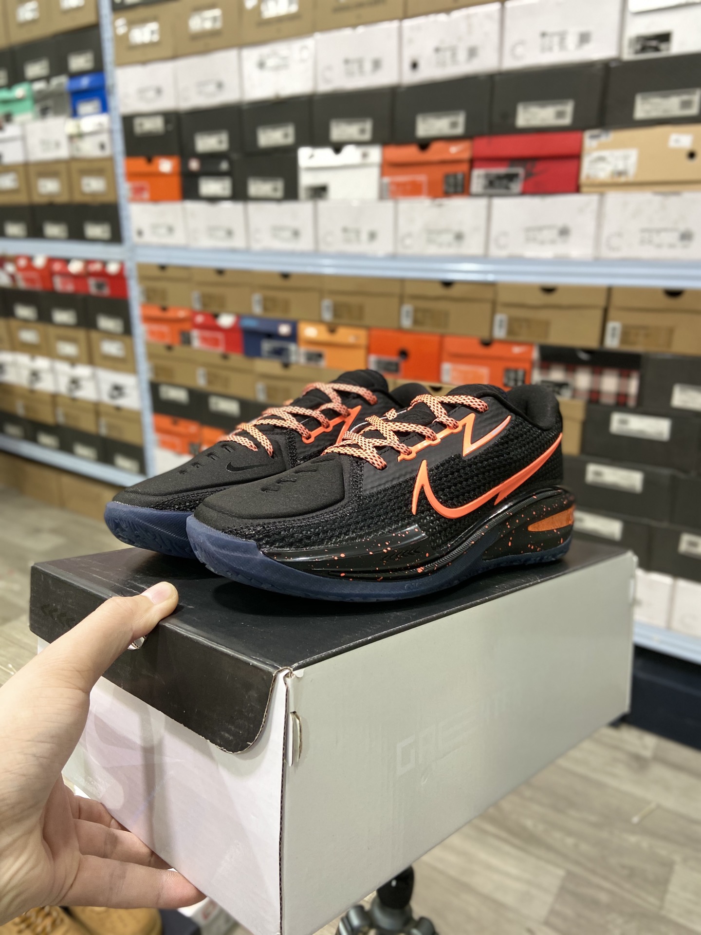 240 耐克Nike Air Zoom G.T.Cut男女篮球鞋 G.T. Cut专为力求在场上大展身手的篮球运动员打造，助力他们运用出色球技为自己和队友创造空间DM2826-001