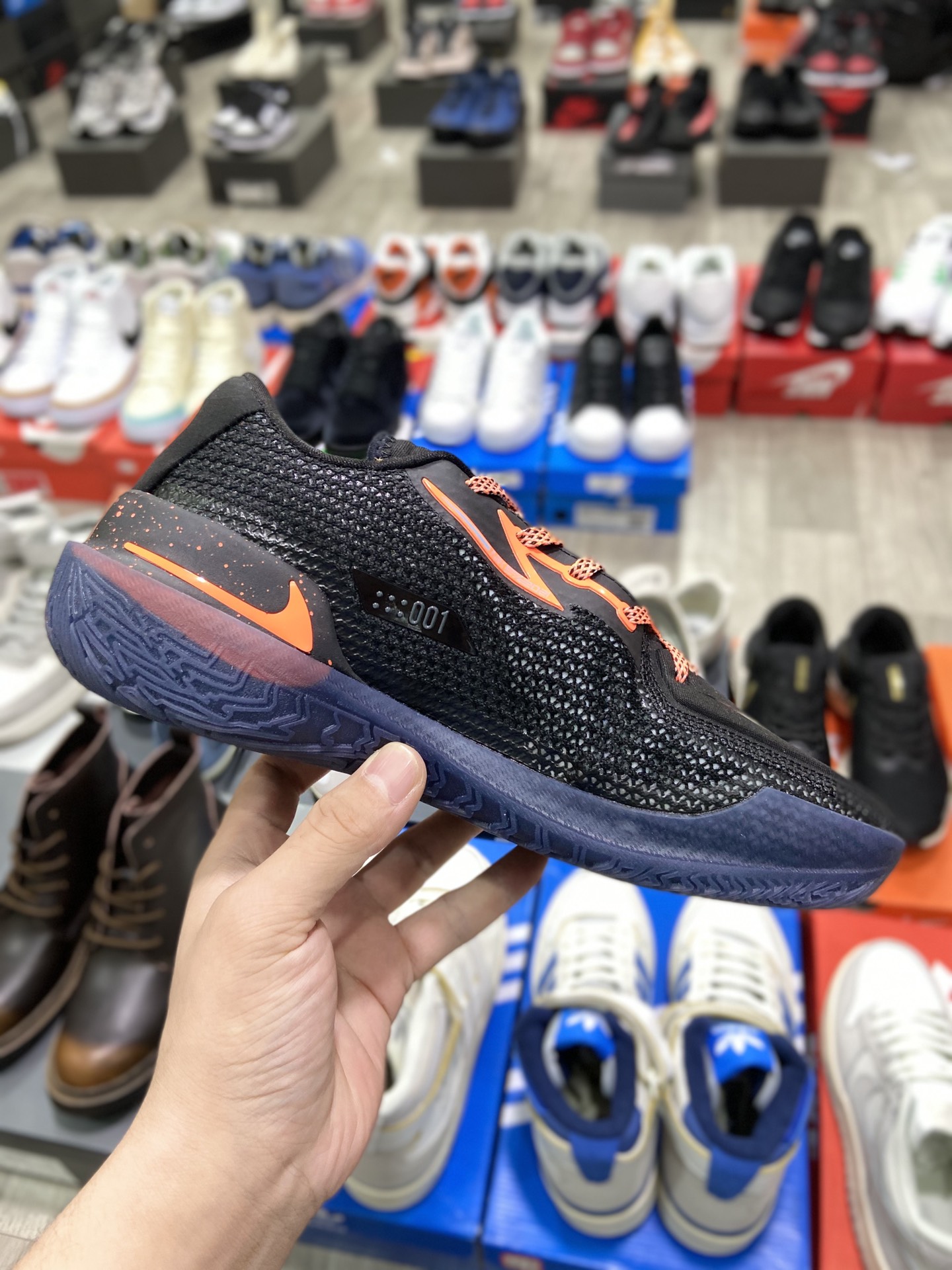 240 耐克Nike Air Zoom G.T.Cut男女篮球鞋 G.T. Cut专为力求在场上大展身手的篮球运动员打造，助力他们运用出色球技为自己和队友创造空间DM2826-001