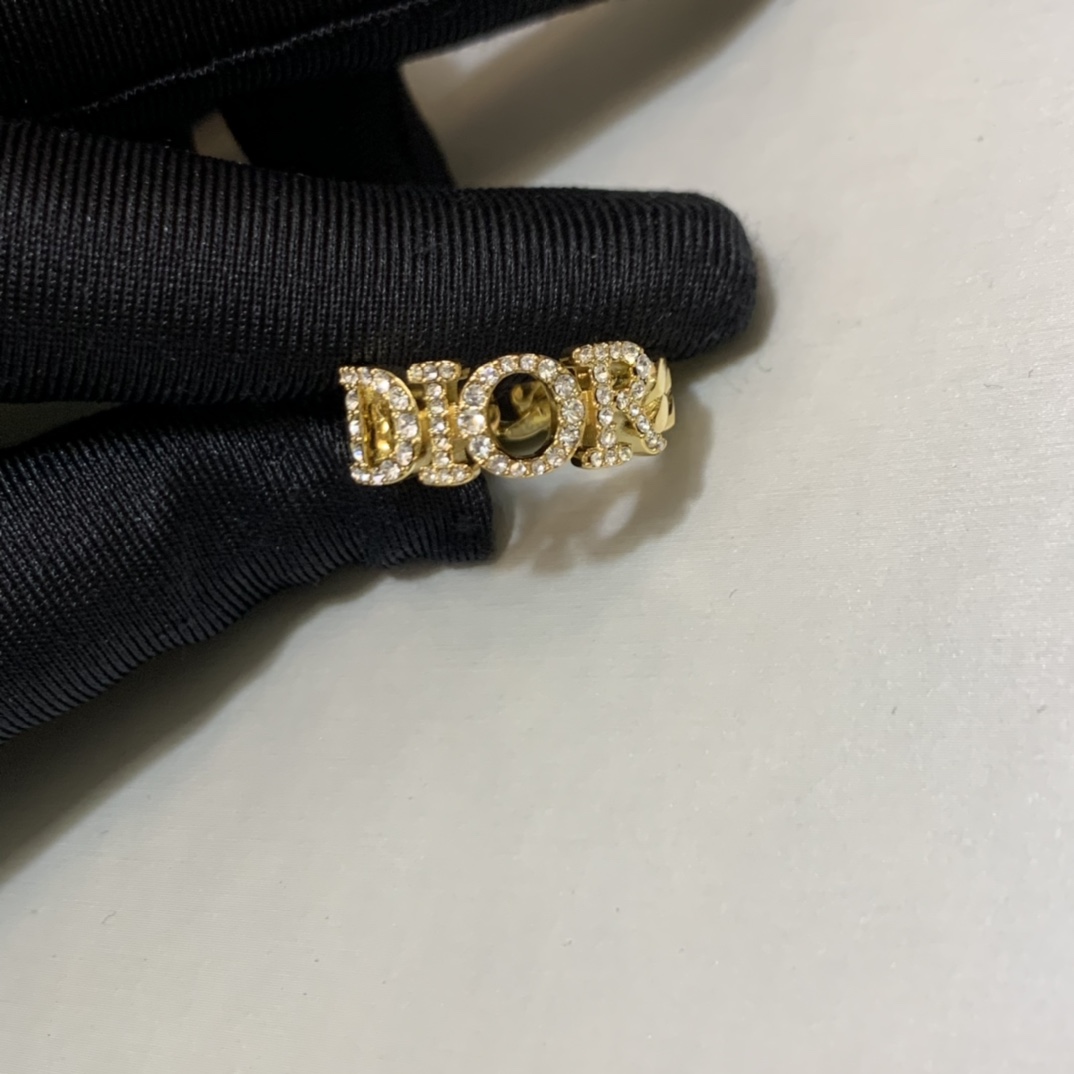 Nhẫn cưới Dior chính hãng giá bao nhiêu Mua ở đâu Việt Nam 30Tháng  Bảy2023 Giá Vàng Online