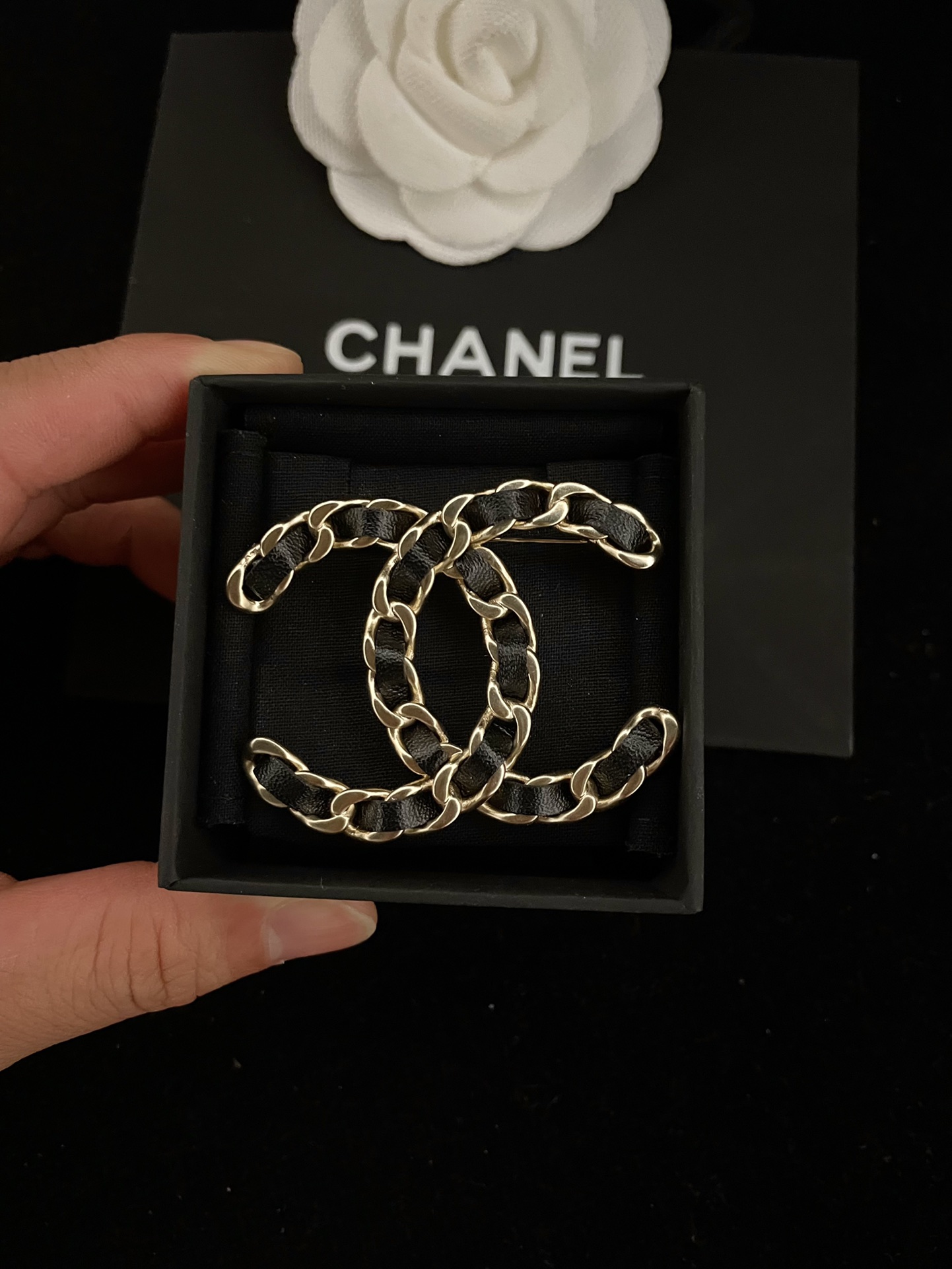 Replica economica di alta qualità
 Chanel Gioielleria Spilla Nero Openwork