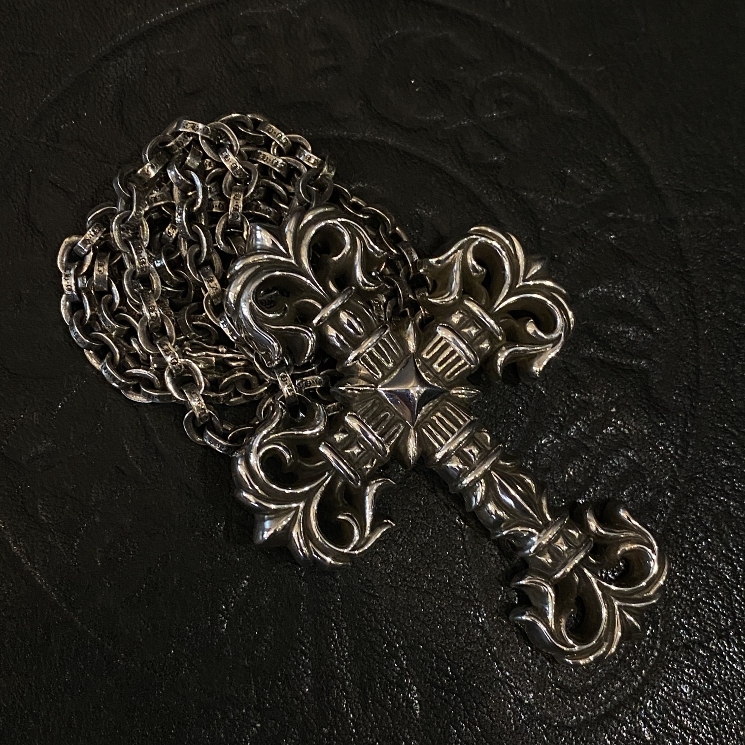 Chrome Hearts 𝐂𝐡𝐫𝐨𝐦𝐞 𝐡𝐞𝐚𝐫𝐭𝐬 克罗心特大号火焰十字架项链