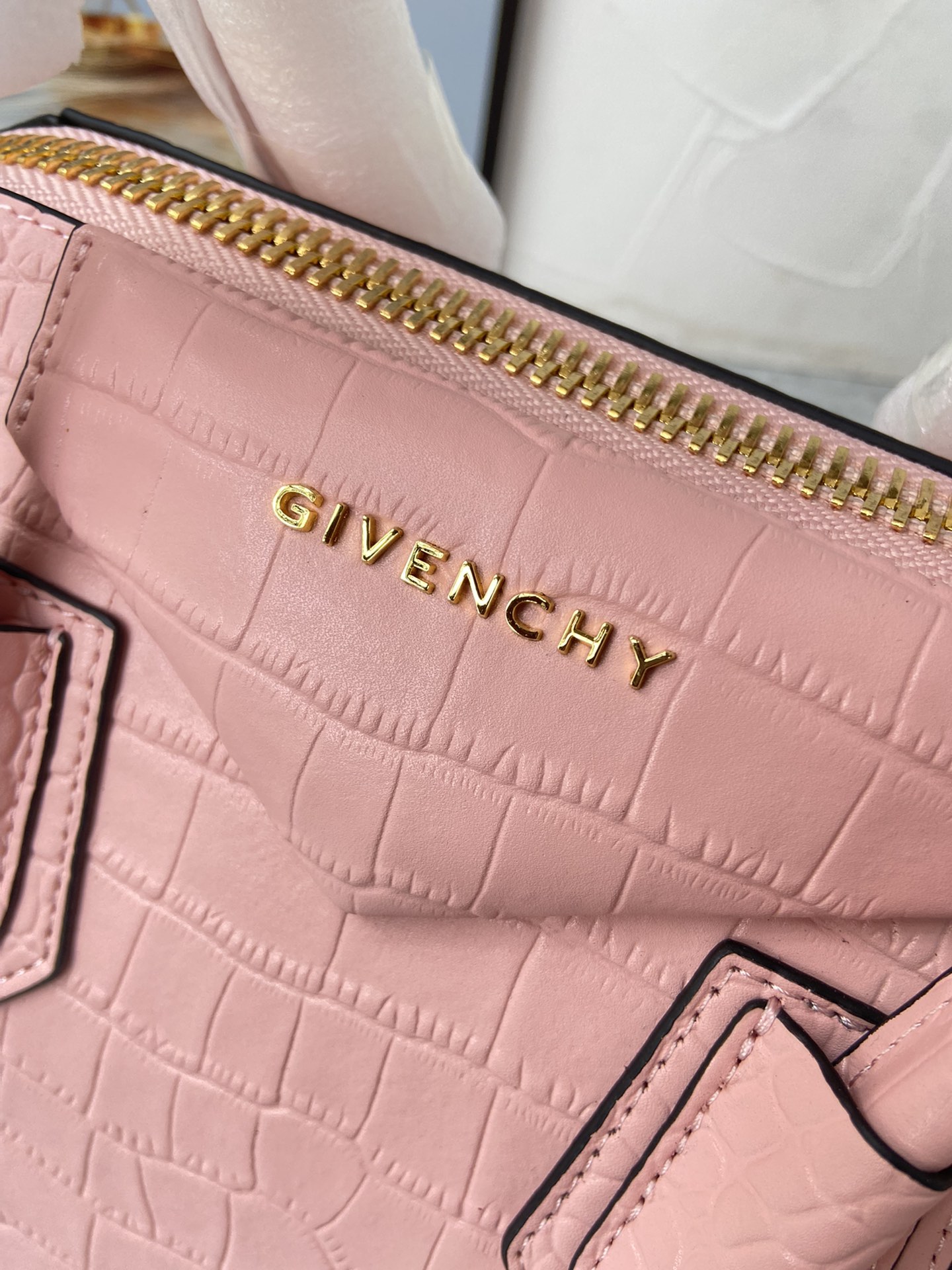 Givenchy纪梵希新品经典款Antigonatote牛皮鳄鱼纹系列浅金扣时尚百搭快来种草尺寸小号28