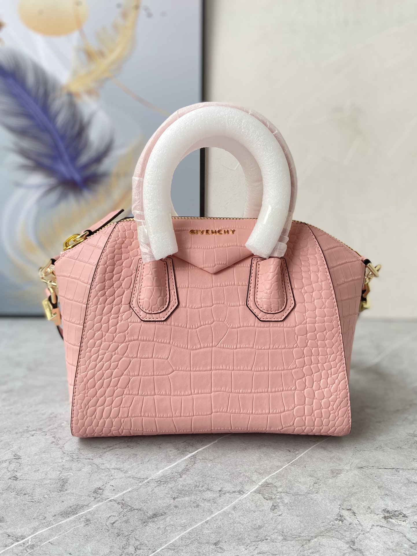 Givenchy纪梵希新品经典款Antigonatote牛皮鳄鱼纹系列浅金扣时尚百搭快来种草尺寸小号28