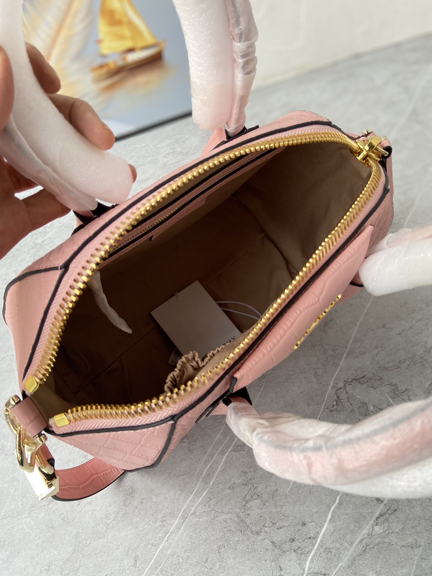 Givenchy纪梵希新品经典款Antigonatote牛皮鳄鱼纹系列浅金扣时尚百搭快来种草尺寸小号28