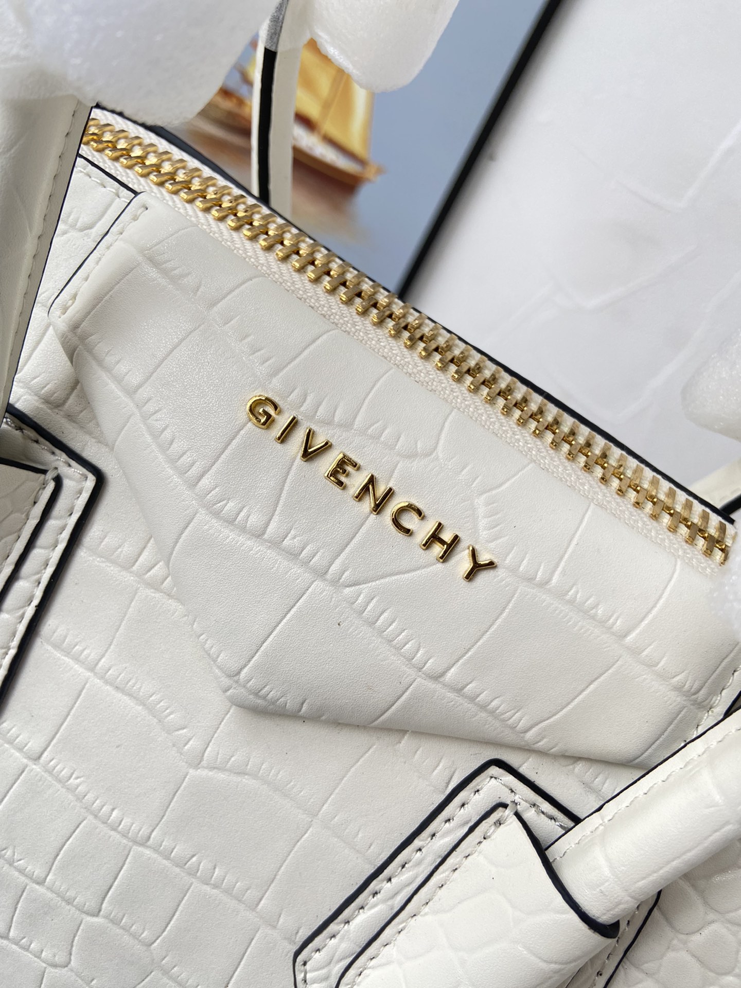 Givenchy纪梵希新品经典款Antigonatote牛皮鳄鱼纹系列浅金扣时尚百搭快来种草尺寸小号28