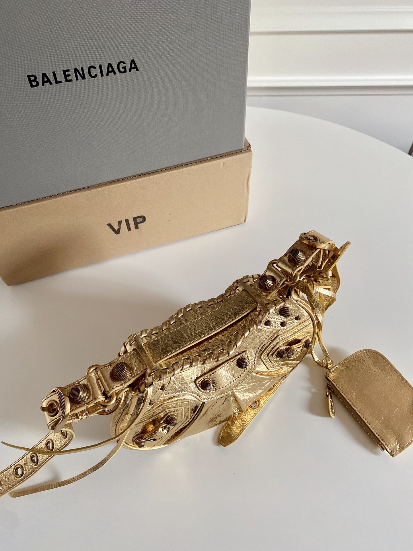 Balenciaga Le Cagole Dumpling Bag with Woven Shoulder Belts and Leather Card Wraps - 图片 6