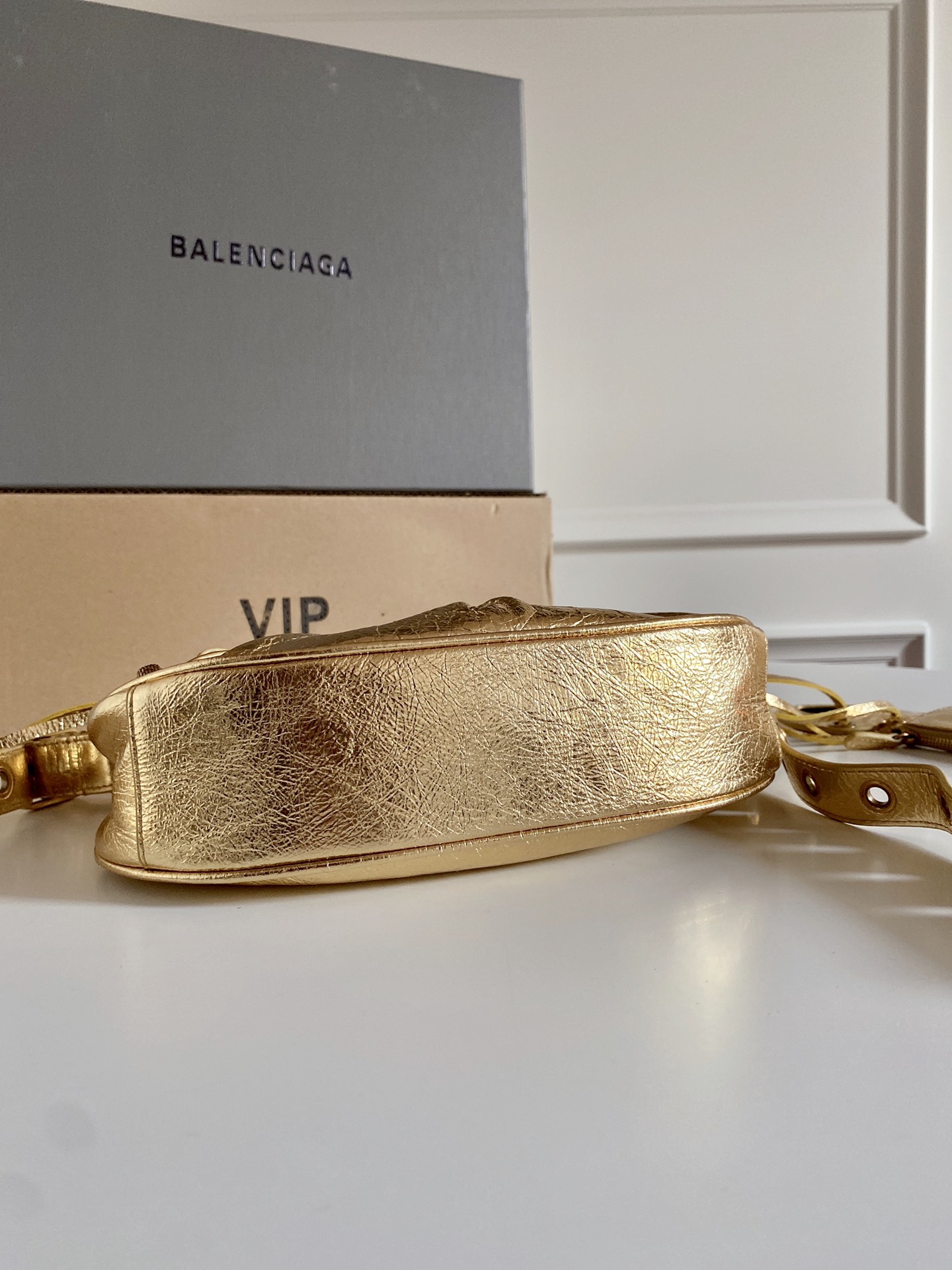 Balenciaga Le Cagole Dumpling Bag with Woven Shoulder Belts and Leather Card Wraps - 图片 4