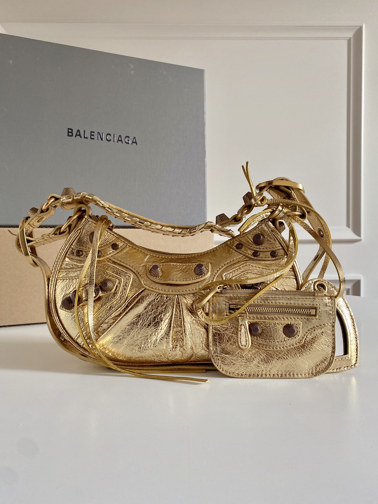 Balenciaga Le Cagole Dumpling Bag with Woven Shoulder Belts and Leather Card Wraps - 图片 1