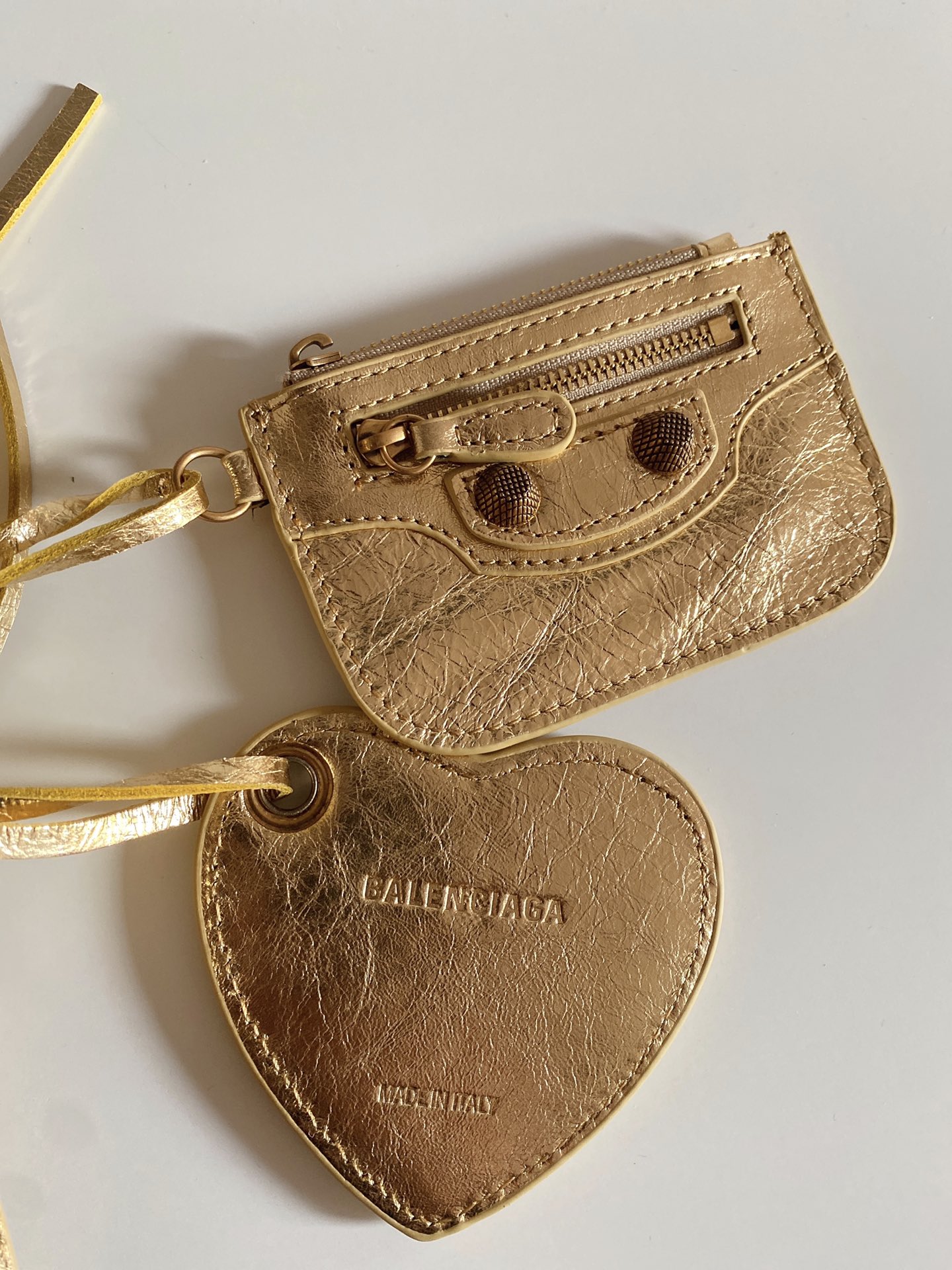 “Balenciaga Le Cagole Large Gold Bike Pack Review” - 图片 6