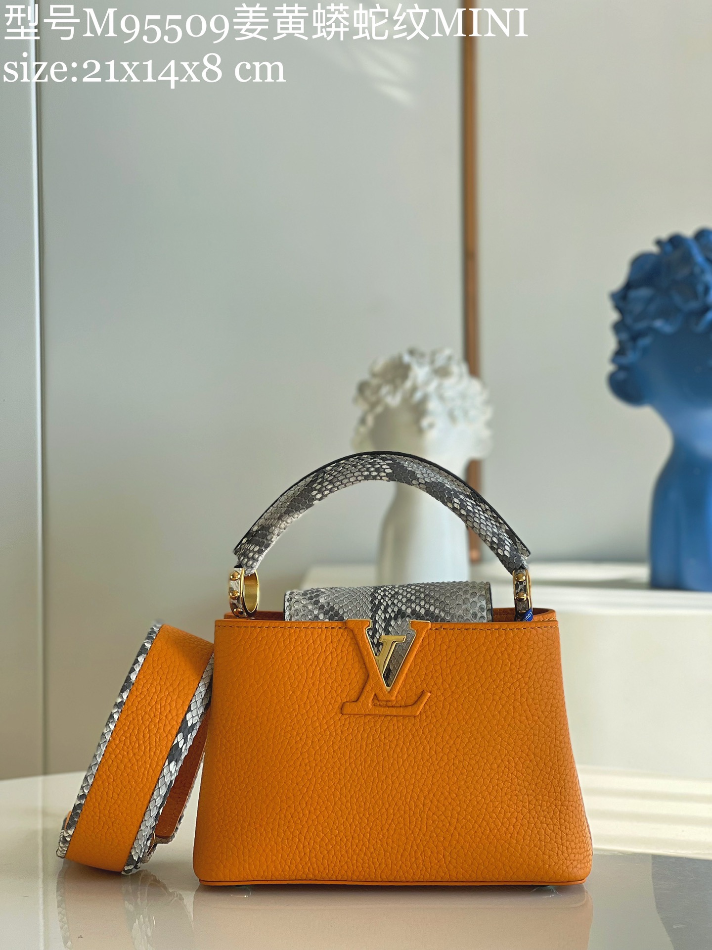 NO:398044,【Exclusive real photo Model M95509 Turmeric Python Pattern Mini】M96467 M56071 Capucines Mini Handbag Imported Calfskin, shiny metal trim, unique Capucines cover can be included in the bag to display letter logos, and can be turned outwards. It presents Monogram Flower pattern size: 21x14x8 cm kl.,LV【Original Leather】,louis vuitton,cowhide19860909【独家实拍 型号M95509姜黄蟒蛇纹 迷你】M96467 M56071 Capucines 迷你手袋 法国进口小牛皮,闪亮的金属饰件,特有的Capucines搭盖既可收入包内展示字母标识,又可外翻 呈现Monogram Flower图案 size:21x14x8 cm kl.,LV【原厂皮】,louis vuitton,cowhide,Bag